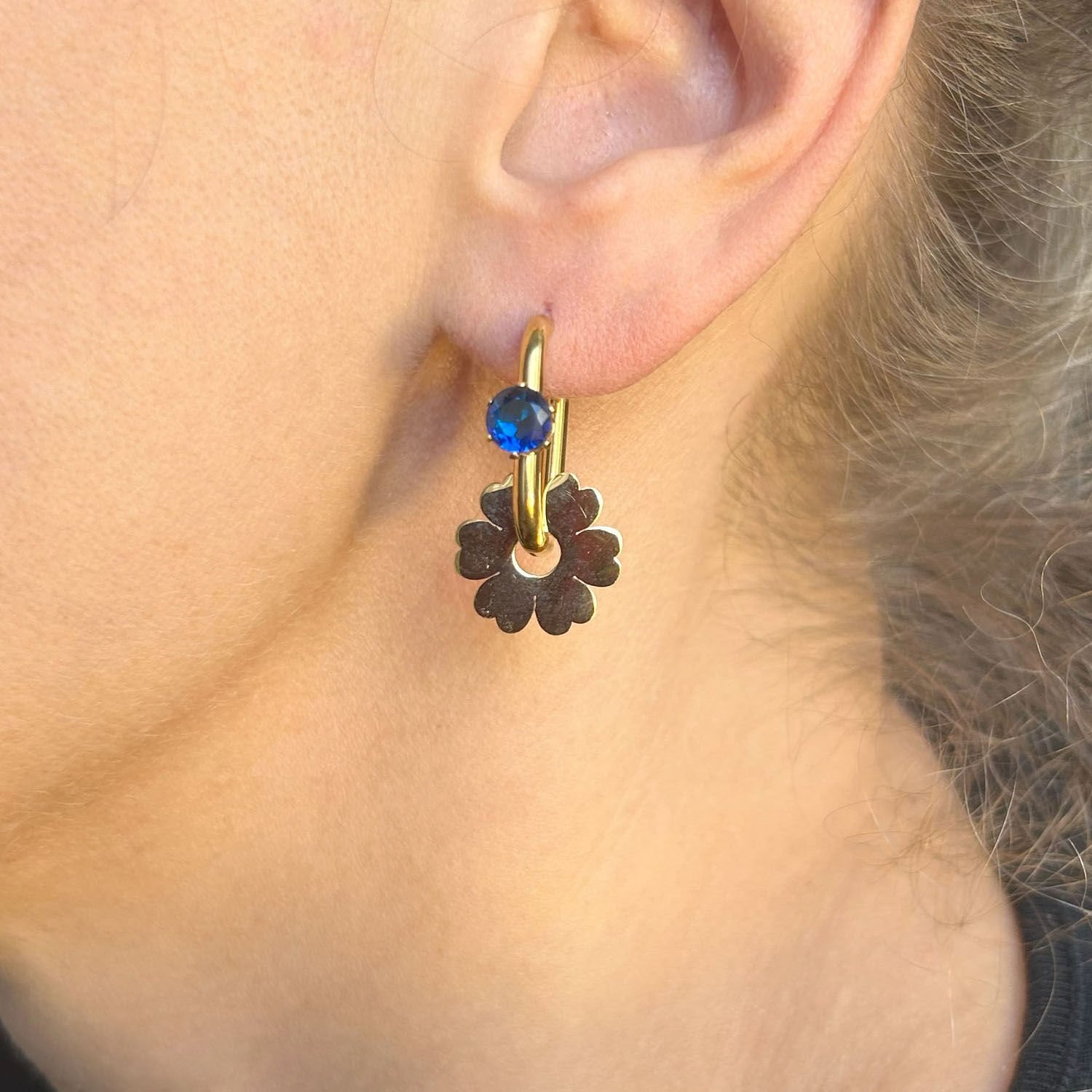 Çelik Mavi Taşlı Küpe