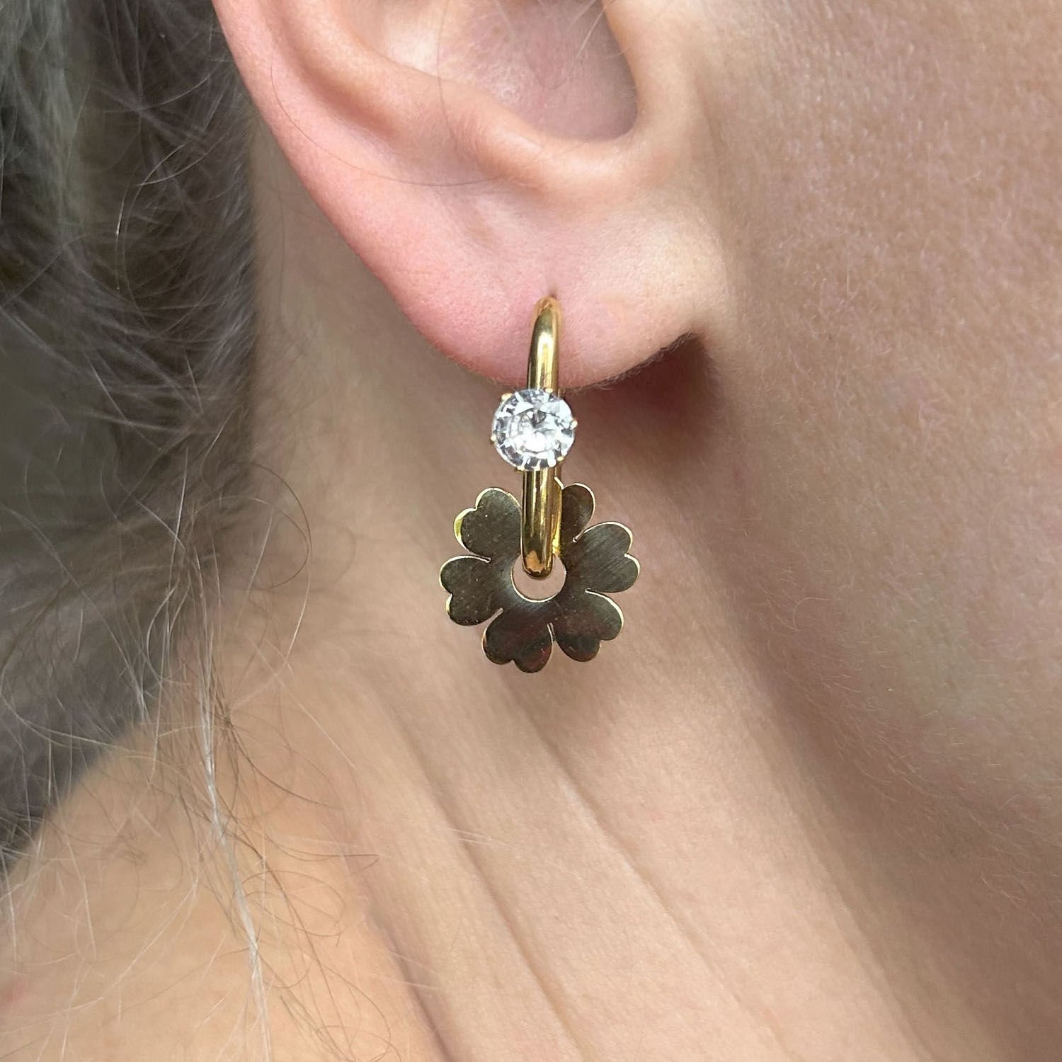 Çelik Zirkon Taşlı Küpe