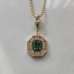 Zümrüt Parıltısı Kolye