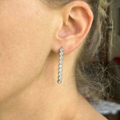 Gümüş Işıltılı Sıra Taşlı Uzun Küpeler