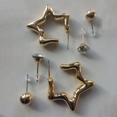 Üçlü Altın Tonlu Yıldız ve Minimal Küpe Seti