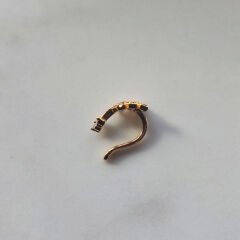 Işıltılı Yaprak Detaylı Kıkırdak Küpe