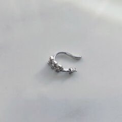 Işıltılı Yaprak Detaylı Kıkırdak Küpe