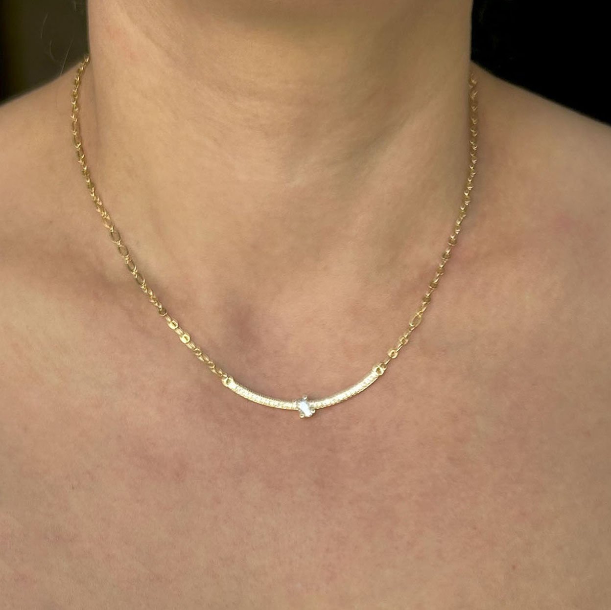 Minimal Işıltılı Bar Zincir Kolye