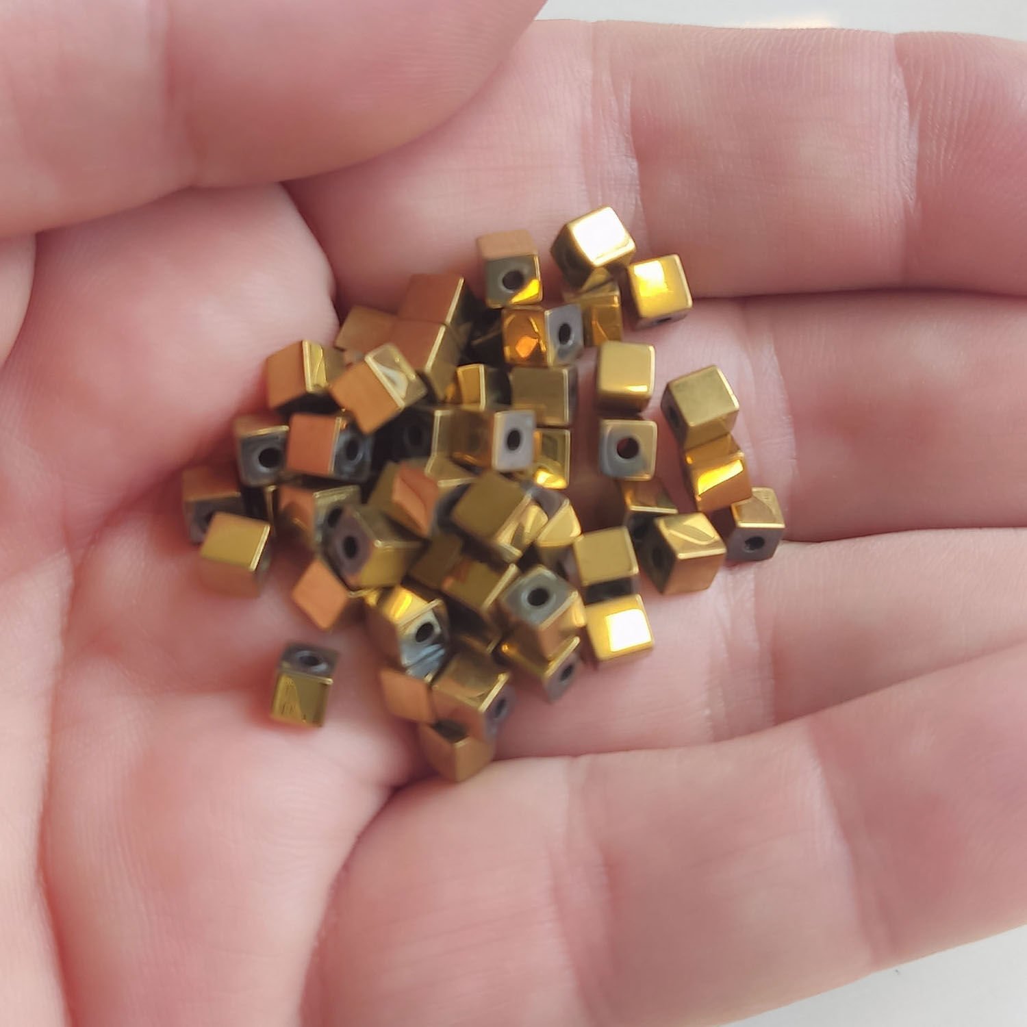 4x4 mm Küp Hematit  Altın Rengi