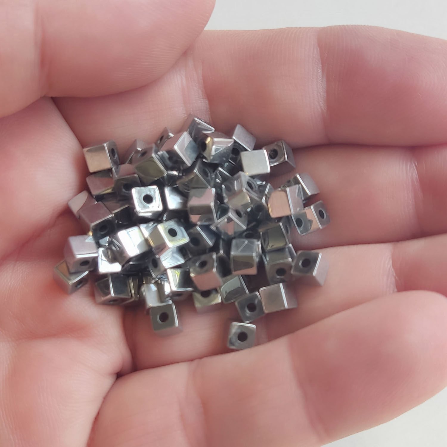 4x4 mm Küp Hematit  Krom