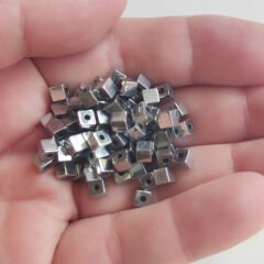 4x4 mm Küp Hematit  Krom