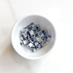 4x4 mm Küp Hematit  Krom
