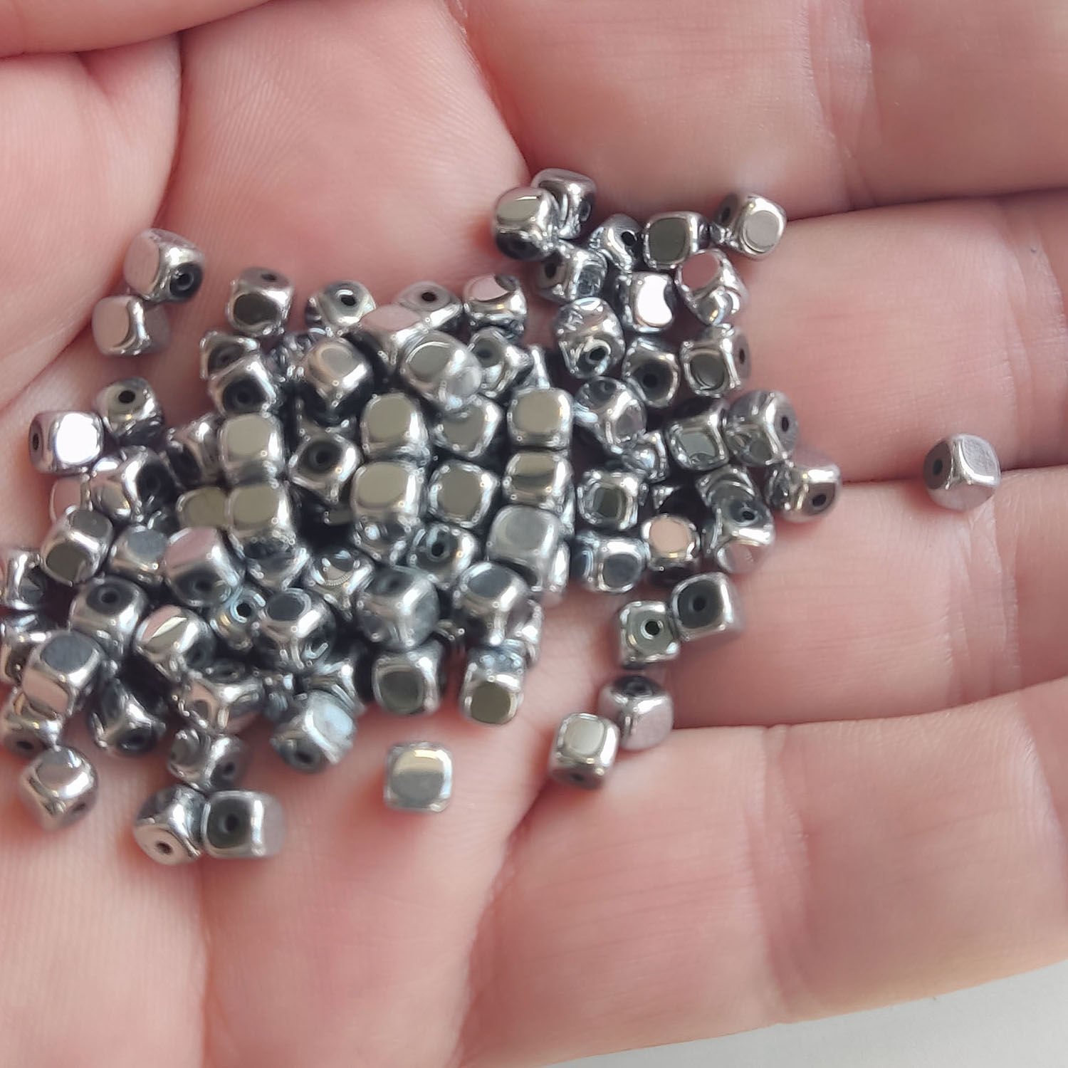 3x3 mm Küp Hematit  Krom