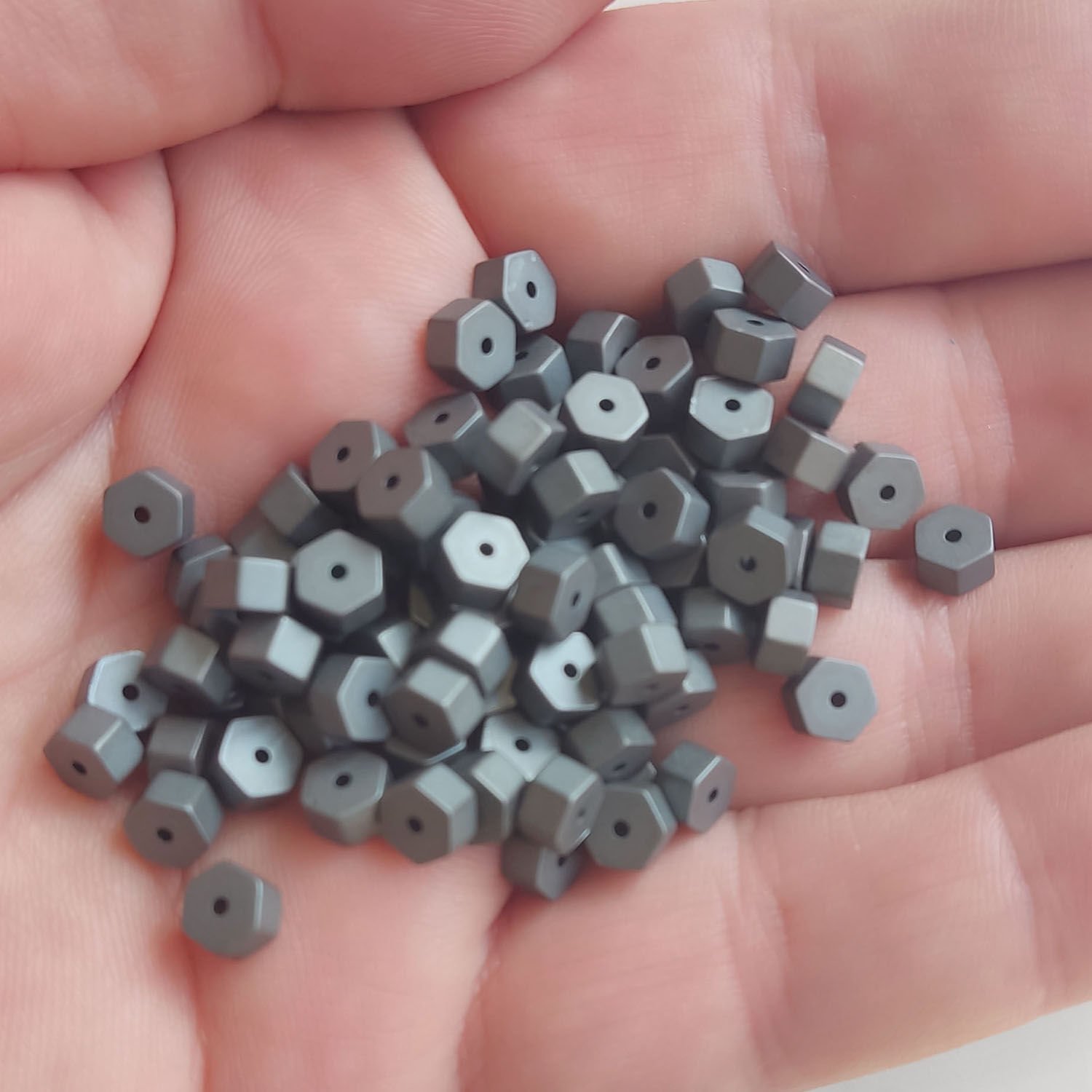 3x5 mm Altıgen Hematit  Antrasit MAT