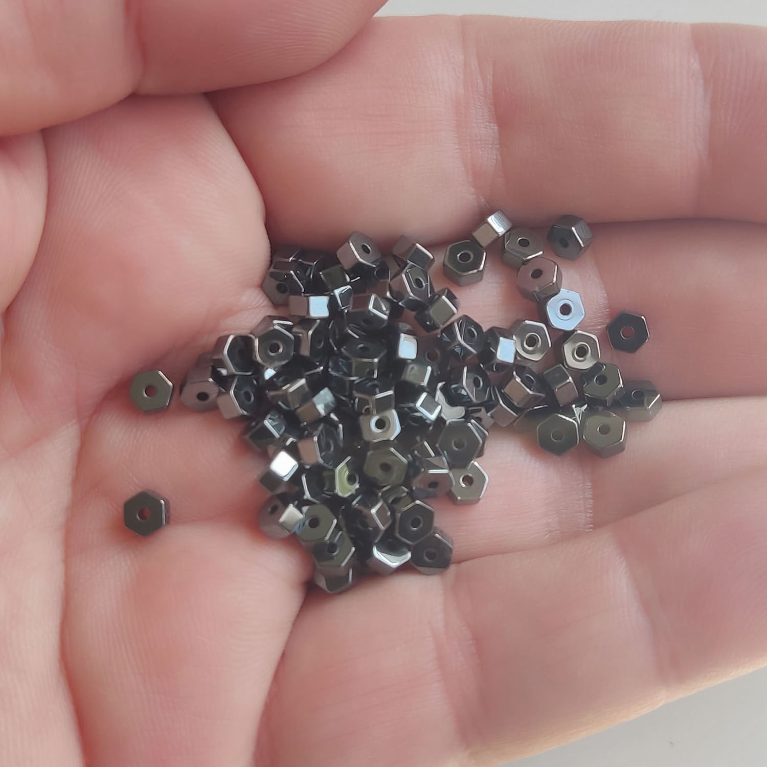 2x4 mm Altıgen Hematit  Antrasit