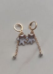 Çocuk Figürlü Beyaz Küpe