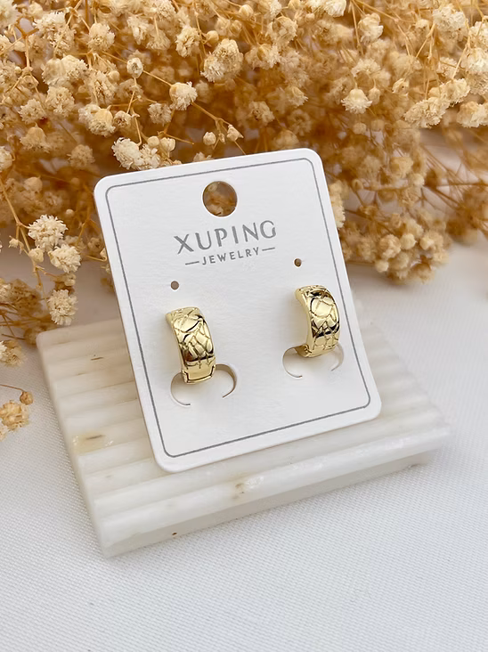 Kendinden Desenli Minik Küpe